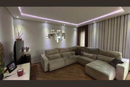 Casa à venda com 350m², 3 quartos e 3 vagas Casa à venda com 350m², 3 quartos e 3 vagasSala