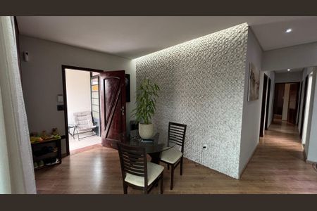 Casa à venda com 350m², 3 quartos e 3 vagas Casa à venda com 350m², 3 quartos e 3 vagasSala