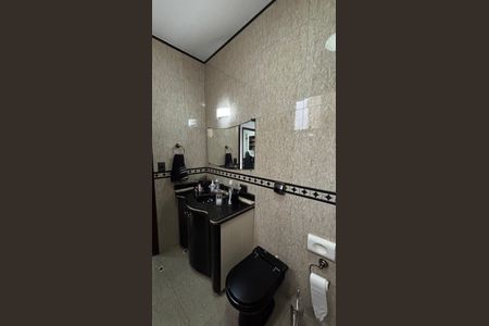 Casa à venda com 350m², 3 quartos e 3 vagas Casa à venda com 350m², 3 quartos e 3 vagasBanheiro