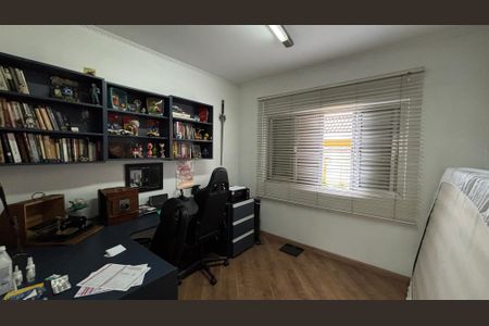 Casa à venda com 350m², 3 quartos e 3 vagas Casa à venda com 350m², 3 quartos e 3 vagasQuarto 2