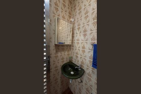 Casa à venda com 350m², 3 quartos e 3 vagas Casa à venda com 350m², 3 quartos e 3 vagasQuintal - Banheiro