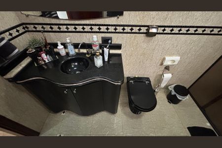 Casa à venda com 350m², 3 quartos e 3 vagas Casa à venda com 350m², 3 quartos e 3 vagasBanheiro