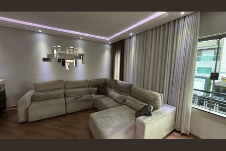 Casa à venda com 350m², 3 quartos e 3 vagas Casa à venda com 350m², 3 quartos e 3 vagasSala