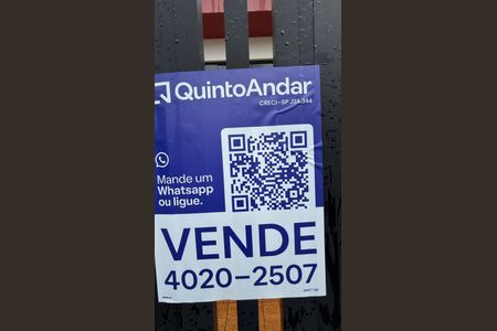 Casa à venda com 350m², 3 quartos e 3 vagas Casa à venda com 350m², 3 quartos e 3 vagasFachada