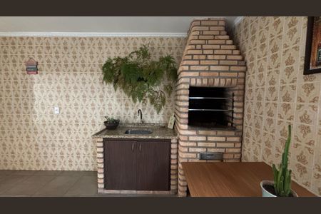 Casa à venda com 350m², 3 quartos e 3 vagas Casa à venda com 350m², 3 quartos e 3 vagasQuintal