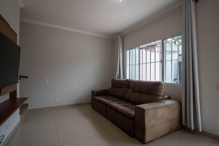 Casa à venda com 85m², 2 quartos e 2 vagasSala