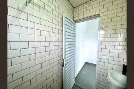 Banheiro de apartamento para alugar com 1 quarto, 22m² em Portal dos Gramados, Guarulhos