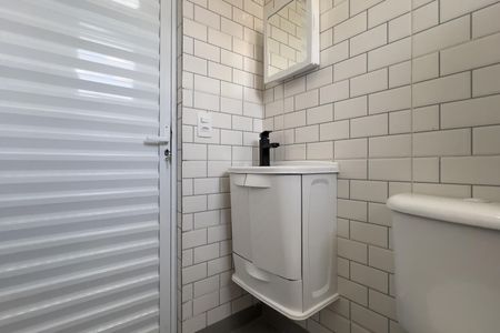 Banheiro de apartamento para alugar com 1 quarto, 22m² em Portal dos Gramados, Guarulhos