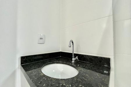 Banheiro de apartamento para alugar com 1 quarto, 30m² em Jardim Oriental, São Paulo