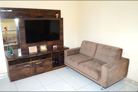 Sala de casa de condomínio para alugar com 2 quartos, 110m² em São Gabriel, Belo Horizonte