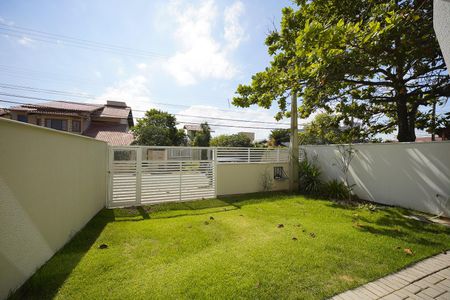 Sala - vista frente de casa para alugar com 3 quartos, 200m² em Campeche, Florianópolis