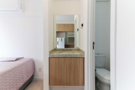 Banheiro de kitnet/studio para alugar com 1 quarto, 20m² em Butantã, São Paulo
