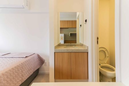 Banheiro de kitnet/studio para alugar com 1 quarto, 20m² em Butantã, São Paulo