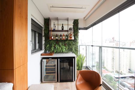 Sala de apartamento para alugar com 2 quartos, 74m² em Indianópolis, São Paulo