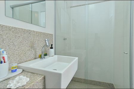 Banheiro Suíte de apartamento à venda com 2 quartos, 70m² em Serra, Belo Horizonte