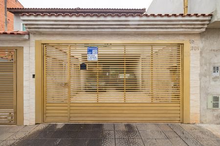 Casa para alugar com 136m², 4 quartos e 4 vagasFachada/Garagem