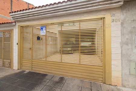 Casa para alugar com 136m², 4 quartos e 4 vagasFachada/Garagem