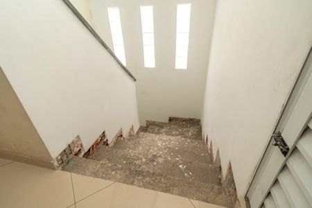 Casa para alugar com 136m², 4 quartos e 4 vagasEscada acesso Suíte 2