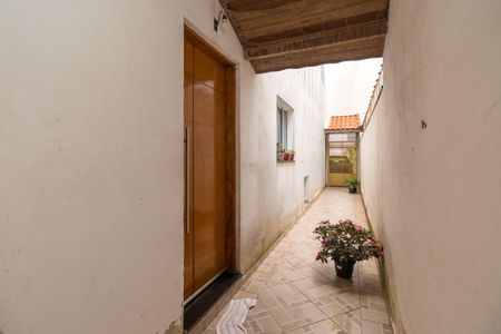 Casa para alugar com 136m², 4 quartos e 4 vagasCorredor externo - entrada cozinha