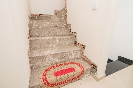 Casa para alugar com 136m², 4 quartos e 4 vagasEscada acesso Suíte 2