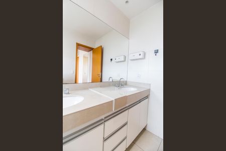 Apartamento à venda com 116m², 3 quartos e 2 vagasBanheiro da Suíte