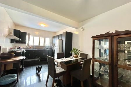 Casa à venda com 206m², 4 quartos e 2 vagas Casa à venda com 206m², 4 quartos e 2 vagasCozinha