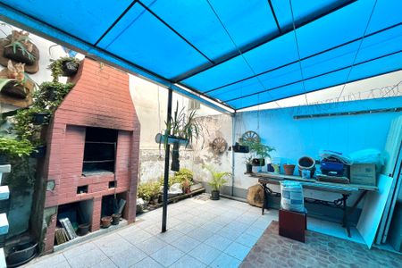 Casa à venda com 206m², 4 quartos e 2 vagas Casa à venda com 206m², 4 quartos e 2 vagasChurrasqueira