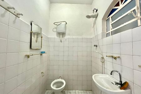 Casa à venda com 206m², 4 quartos e 2 vagas Casa à venda com 206m², 4 quartos e 2 vagasBanheiro Fundos