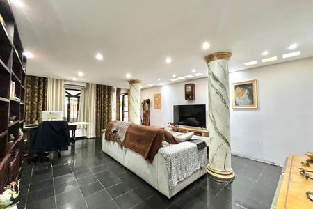 Casa à venda com 206m², 4 quartos e 2 vagas Casa à venda com 206m², 4 quartos e 2 vagasSala