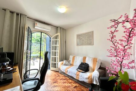 Casa à venda com 206m², 4 quartos e 2 vagas Casa à venda com 206m², 4 quartos e 2 vagasQuarto 3