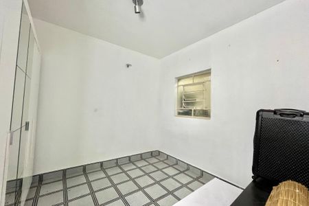 Casa à venda com 206m², 4 quartos e 2 vagas Casa à venda com 206m², 4 quartos e 2 vagasQuarto Fundos