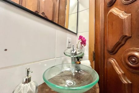 Casa à venda com 206m², 4 quartos e 2 vagas Casa à venda com 206m², 4 quartos e 2 vagasLavabo