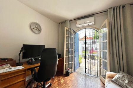 Casa à venda com 206m², 4 quartos e 2 vagas Casa à venda com 206m², 4 quartos e 2 vagasQuarto 3