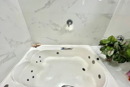 Casa à venda com 206m², 4 quartos e 2 vagas Casa à venda com 206m², 4 quartos e 2 vagasBanheiro