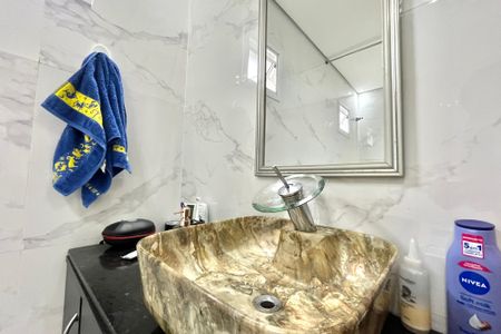 Casa à venda com 206m², 4 quartos e 2 vagas Casa à venda com 206m², 4 quartos e 2 vagasBanheiro