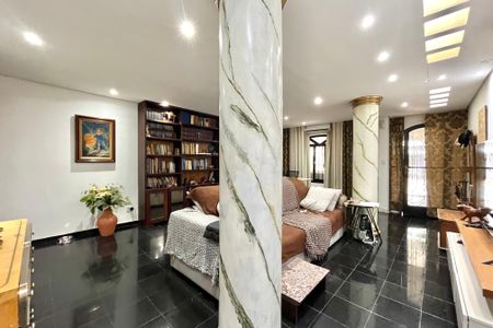 Casa à venda com 206m², 4 quartos e 2 vagas Casa à venda com 206m², 4 quartos e 2 vagasSala