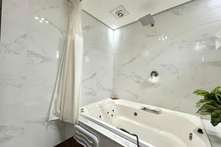 Casa à venda com 206m², 4 quartos e 2 vagas Casa à venda com 206m², 4 quartos e 2 vagasBanheiro