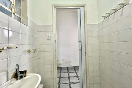 Casa à venda com 206m², 4 quartos e 2 vagas Casa à venda com 206m², 4 quartos e 2 vagasBanheiro Fundos