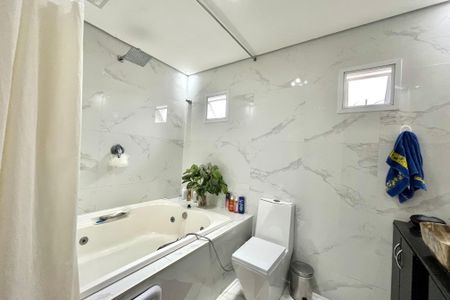 Casa à venda com 206m², 4 quartos e 2 vagas Casa à venda com 206m², 4 quartos e 2 vagasBanheiro