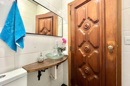 Casa à venda com 206m², 4 quartos e 2 vagas Casa à venda com 206m², 4 quartos e 2 vagasLavabo