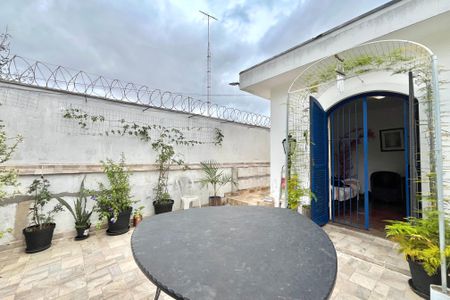 Casa à venda com 206m², 4 quartos e 2 vagas Casa à venda com 206m², 4 quartos e 2 vagasVaranda