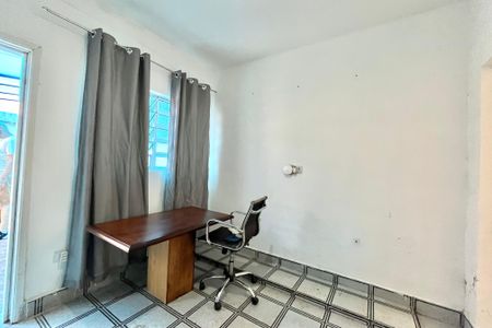 Casa à venda com 206m², 4 quartos e 2 vagas Casa à venda com 206m², 4 quartos e 2 vagasSala Fundos