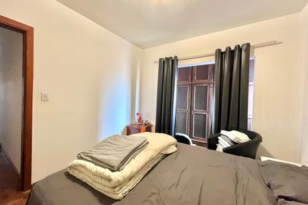 Casa à venda com 206m², 4 quartos e 2 vagas Casa à venda com 206m², 4 quartos e 2 vagasQuarto 1