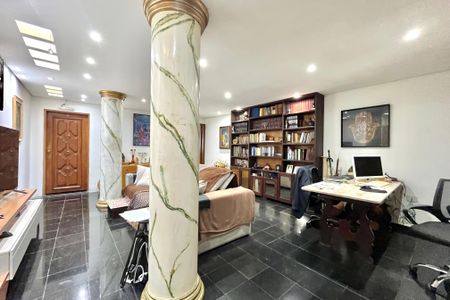 Sala de casa à venda com 4 quartos, 206m² em Parque Jabaquara, São Paulo