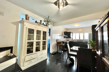 Casa à venda com 206m², 4 quartos e 2 vagas Casa à venda com 206m², 4 quartos e 2 vagasCozinha