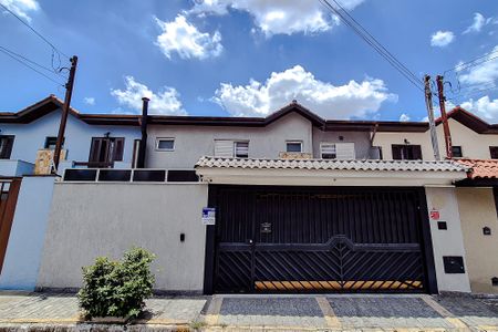 Casa para alugar com 110m², 2 quartos e 2 vagasFachada - Plaquinha