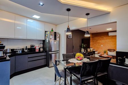 Casa para alugar com 110m², 2 quartos e 2 vagasCozinha