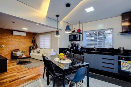 Casa para alugar com 110m², 2 quartos e 2 vagasCozinha