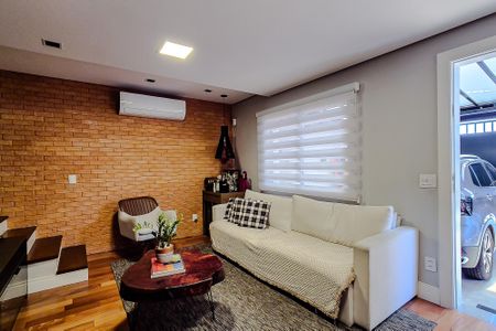 Casa para alugar com 110m², 2 quartos e 2 vagasSala