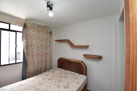 Quarto 2 de apartamento para alugar com 2 quartos, 45m² em Santa Cândida, Curitiba